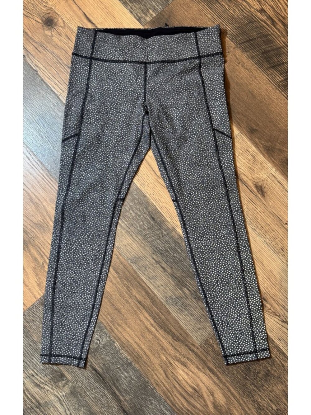 Lululemon Fast And Free 7/8 Tight Women's Size 10 in Frozen Fizz White Black EUC